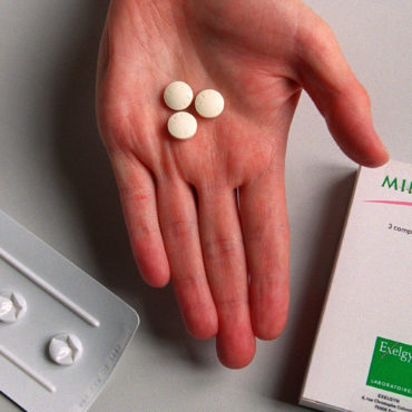 PARIS, FRANCE:  A nurse shows the RU486 pill at the family planning department of Hopital Broussais, 25 October 2000. (Photo credit should read MANOOCHER DEGHATI/AFP/Getty Images)