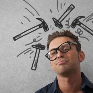 Cefalea-a-grappolo-sintomi-cause-rimedi-cura